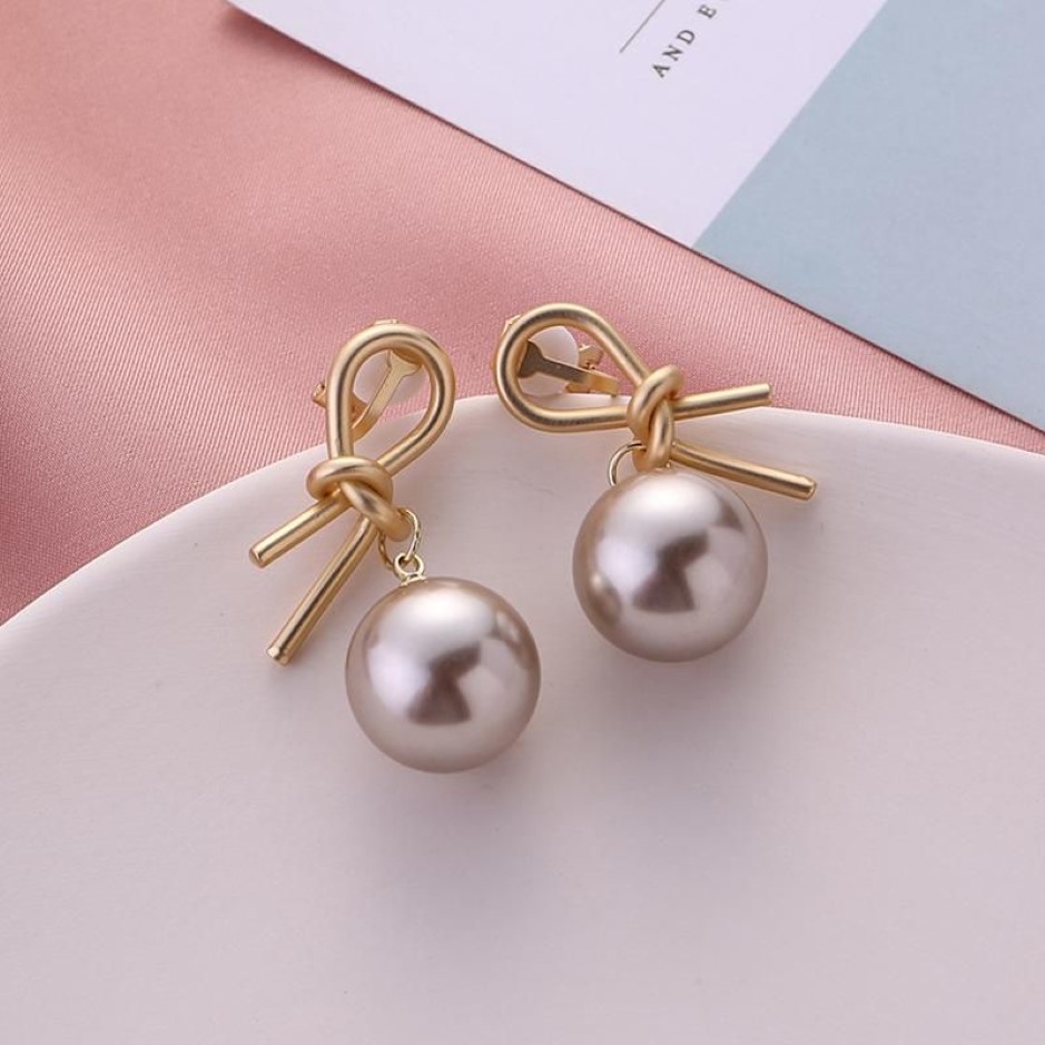 Clip-on & Screw Back Vintage Metal Gold Big Shiny Pearl Clip Earrings Geometric Irregular Design For Women Girl Non Pierced Ear Cl2583