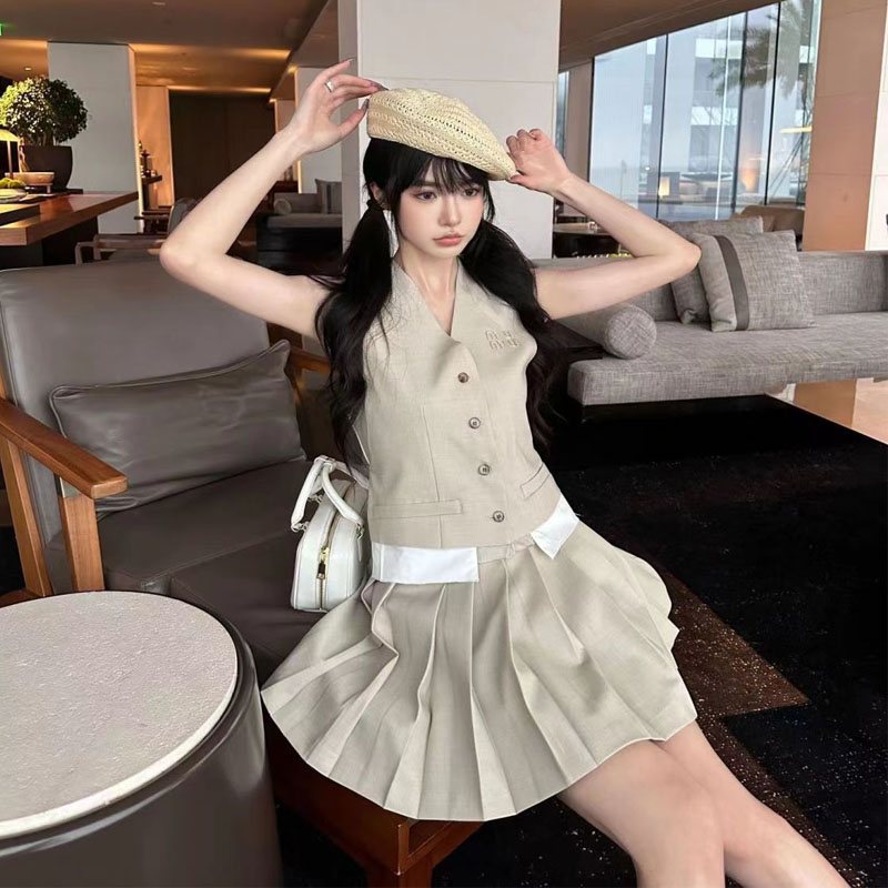 Women's embroidered top two-piece Fashion Designer V-neckline Vintage Cappuccino pleated skirt A-line high-waisted mini dress