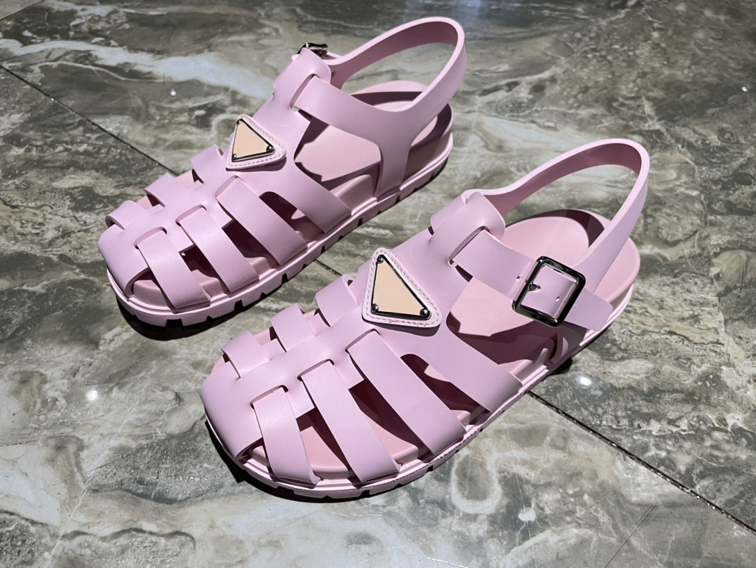 여름 평면 샌들 플랫폼 캐주얼 샌들 여성 디자이너 신발 벨트 버클 힐 가죽 여자 두꺼운 솔로 된 신발 로퍼 짠 패션 크기 35US4-US10 새로운 모델