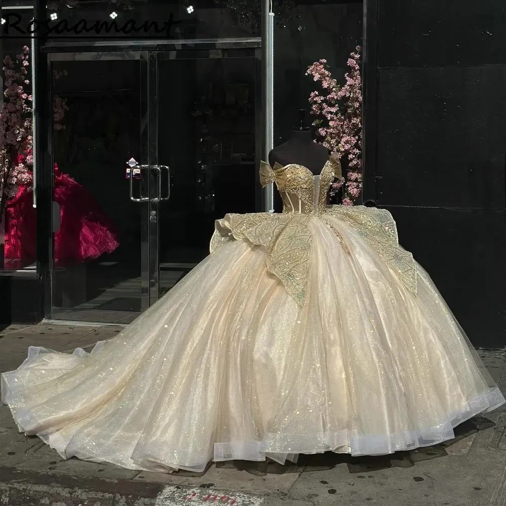 Guld ruffles från axelbollklänningen quinceanera klänningar illusion kristall pärlor applikationer spets korsett vestidos de 15 anos