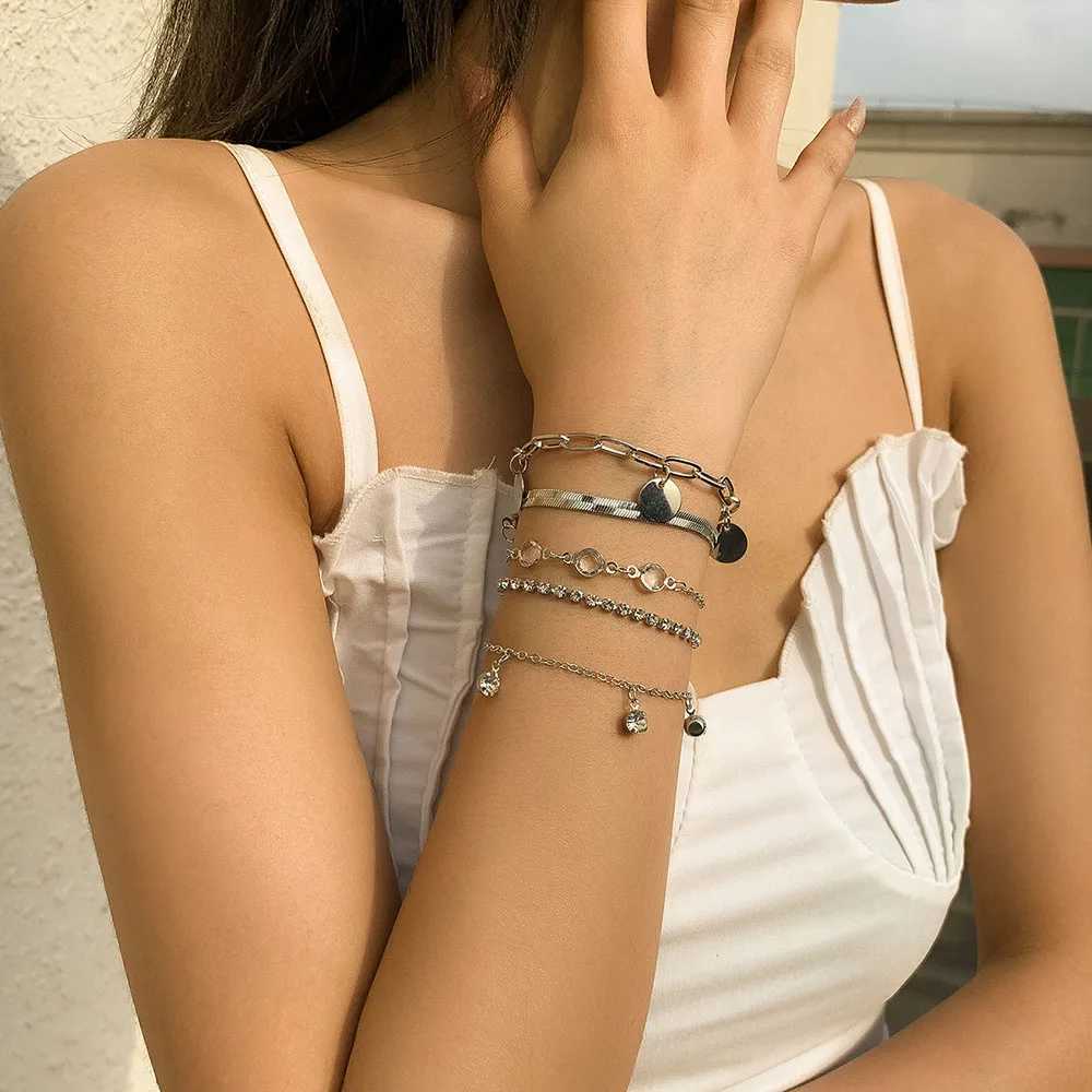 Bangle Boho Flat Snake Bone Chain Rhinestone Sequin Pendant Armband Set Lady Geometric Fashion Armband Combination Girl Jewelry240417