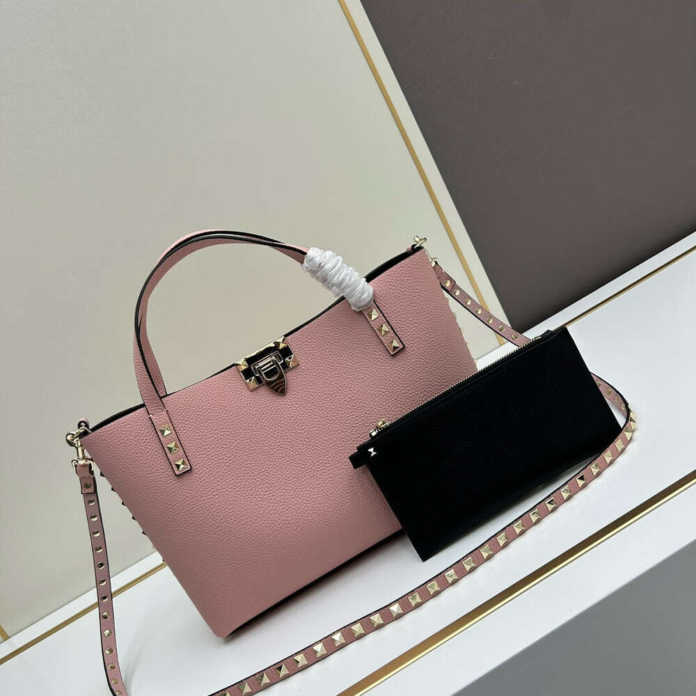 Handheld valenen dames grote lederen dekschouder schoudercapaciteit handtassen zakken nieuwe klinknagel bakken tas vo crossbody 2024 designer trendy vrouw rock l4ol