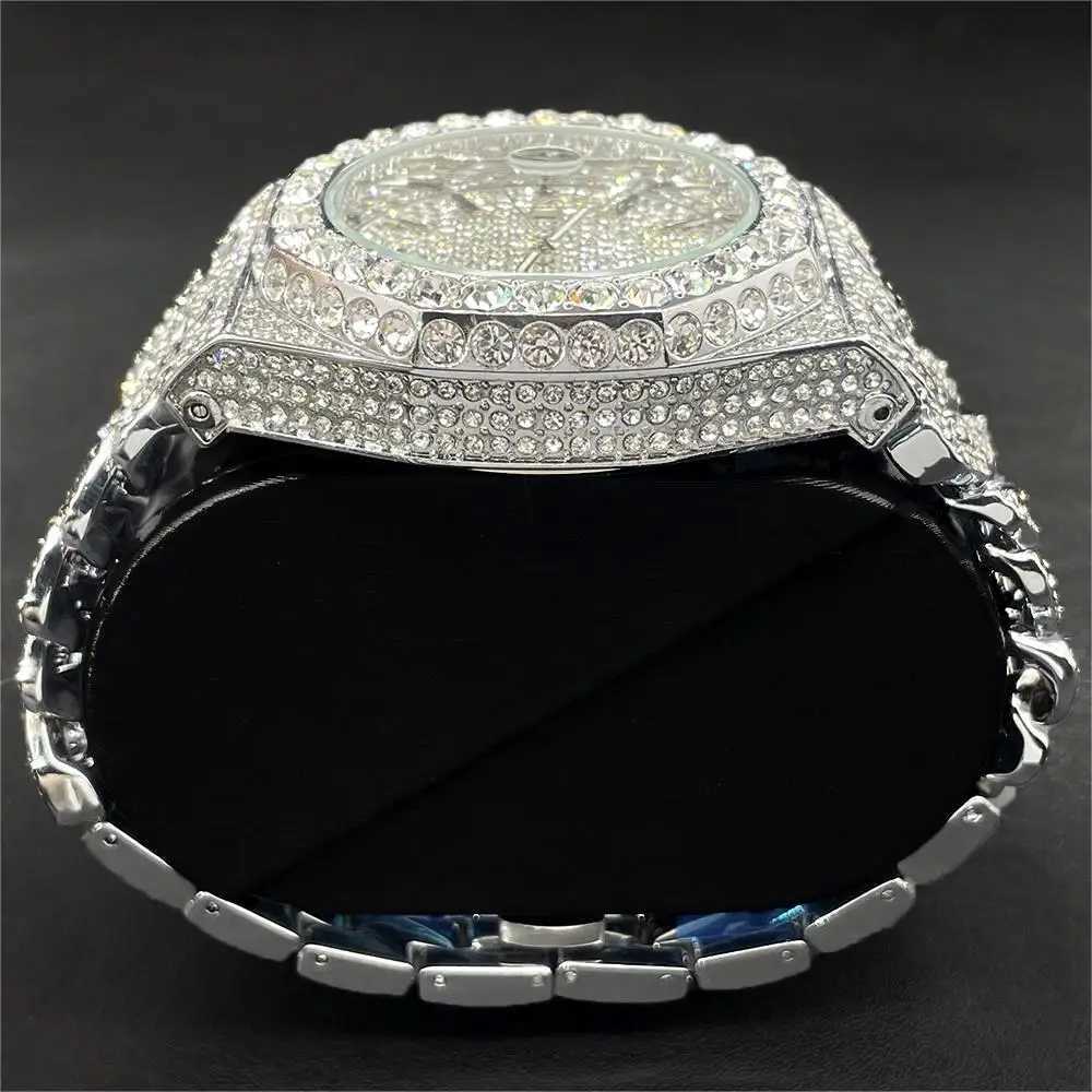Montre-bracelets 2024 Men de luxe Regardez la marque Missfox Hip Hop Iced Out Diamond Watch Fashion Cuban Chain Quartz Clock Man Reloj DropShipping D240417