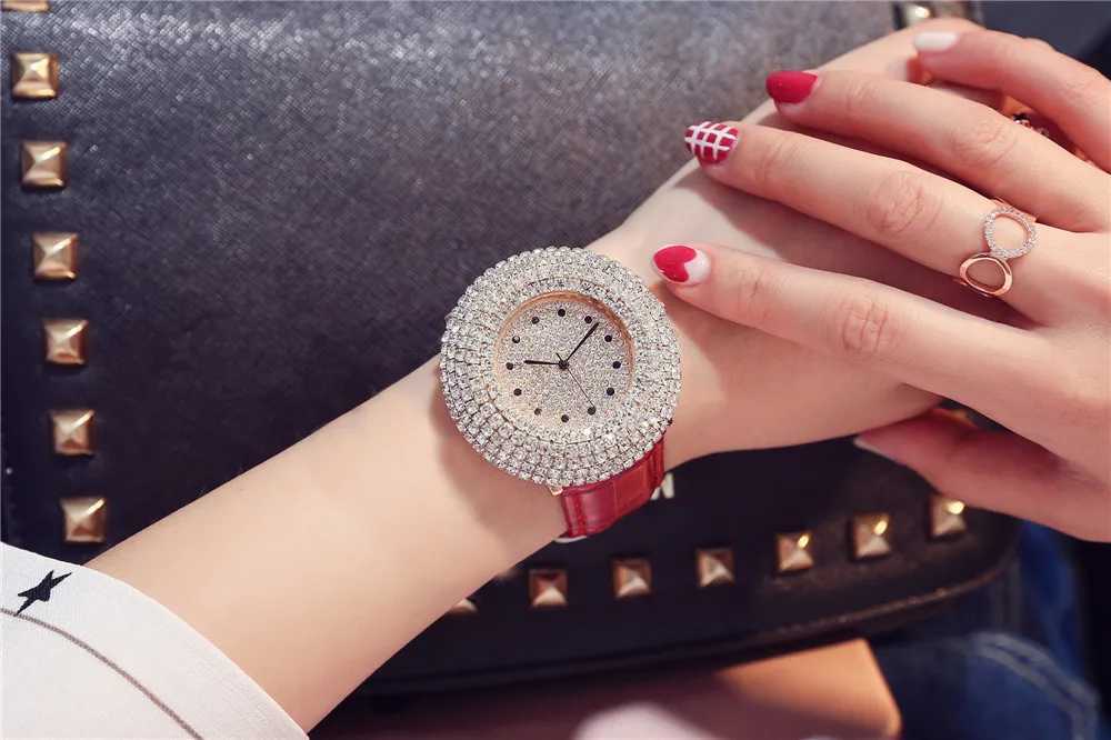 Polshorloges luxe diamant dames kijken naar strass bling wijzerplaat casual rood lederen relogio feminino vrouwelijke armband dame kwarts d240417