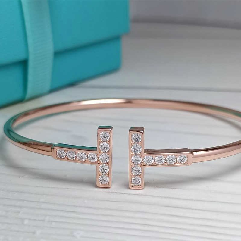 Braceuses de concepteur Tiffenny Bijoux de luxe Bracelet Double T plaqué avec une boucle ouverte de niveau de tempérament léger incrusté en or 18 carats en or 18 carats