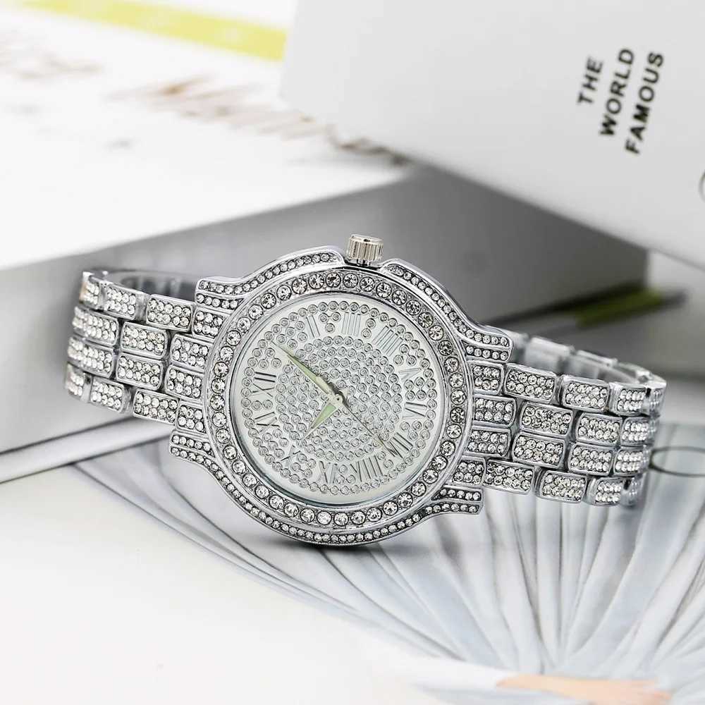 Armbandsur Women Watches Fashion Watch 2019 Geneva Designer Ladies Dress Luxury Brand Silver Diamond Quartz Wrist Gifts D240417