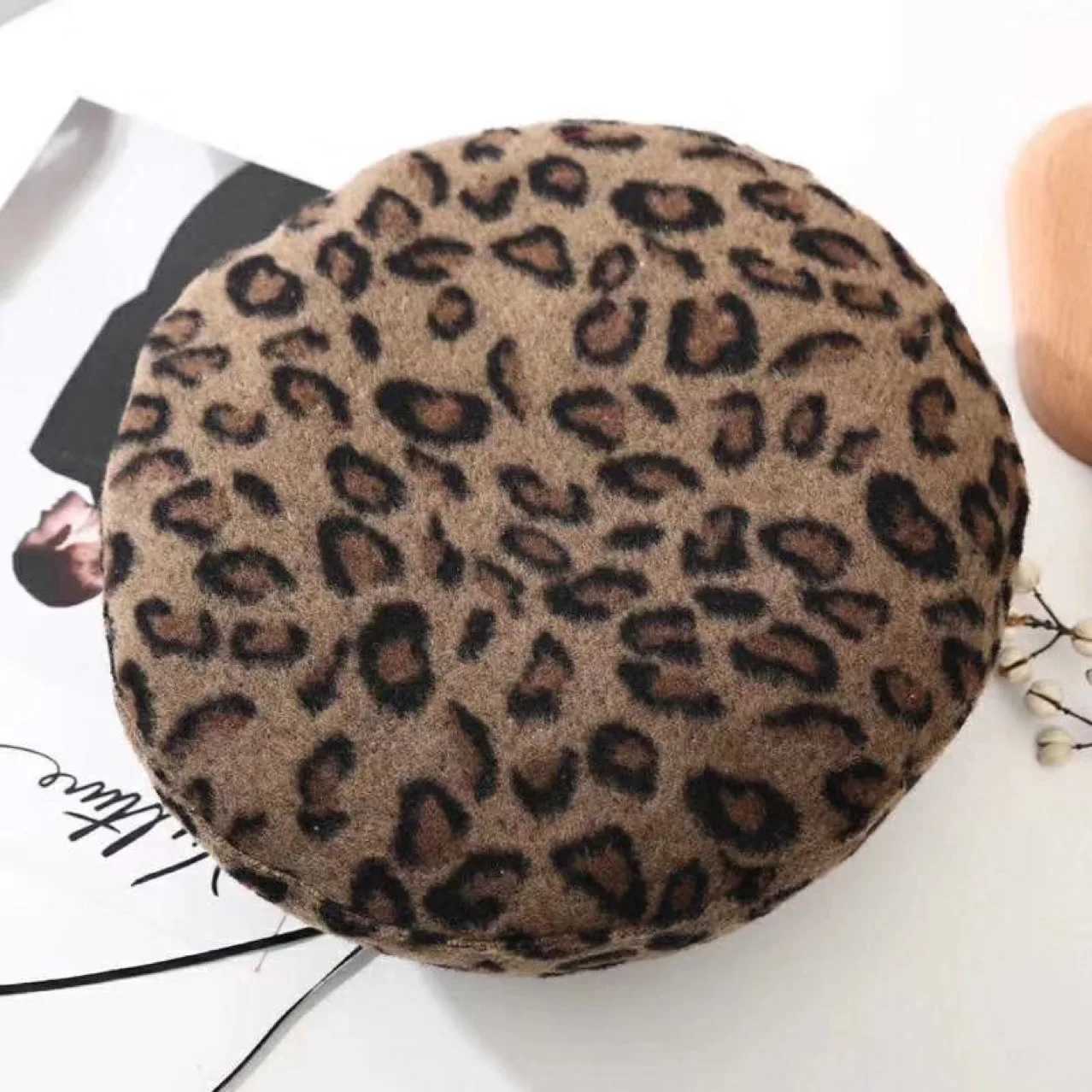 Berets Womens Leopard Print Hat Fashion Béret HATS VINTAGE LEOPARD CELLET HAPLE BEAIE Girls Cap French Berets avec corde réglable D240417