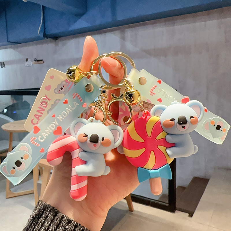 Söt och kreativ internet kändis personlighet koala, liten tvättbjörn docka nyckelring, kvinnlig ryggsäck, liten hängande dekoration, brevpapper butiks gåva