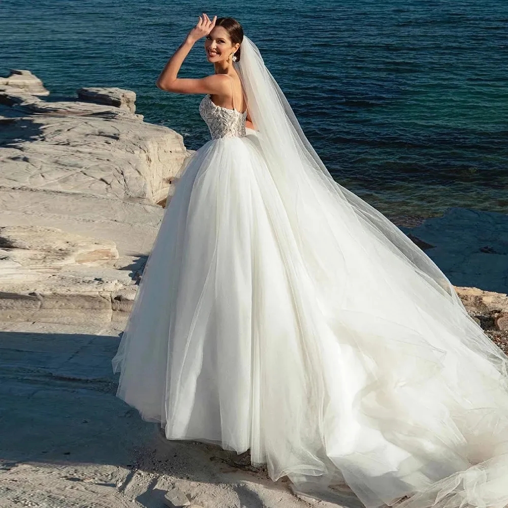 Ball Gown Wedding Dresses Beach Boho Lace Appliqued Straps Modern Princess Bridal Robes de Mariee Puffy Tulle Court Train Sexy Backless Bride Dresses Fashion AL9890