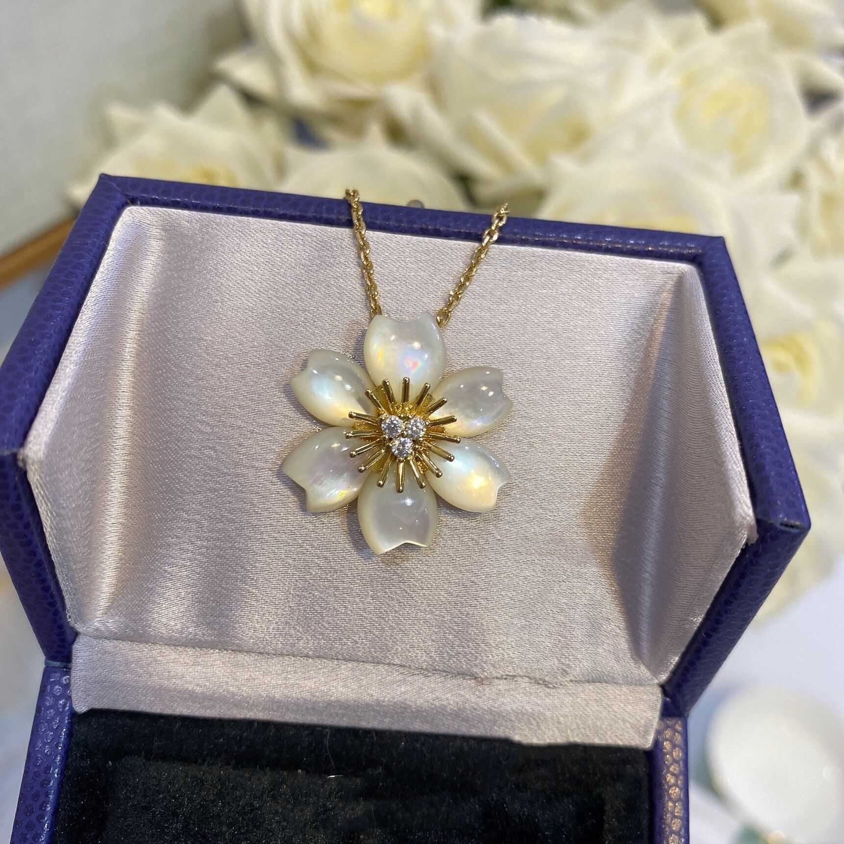 Designer Brand Van Flower Necklace 925 Sterling Silver Plated 18K Gold White Fritillaria sunflower six petal pendant female clavicle chain