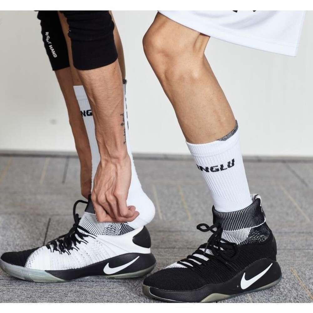 Altas de elite de basquete elevadas para homens, meias esportivas de combate profissional de médio a alto tempo com proteção espessada, meias de toalha e meias da moda