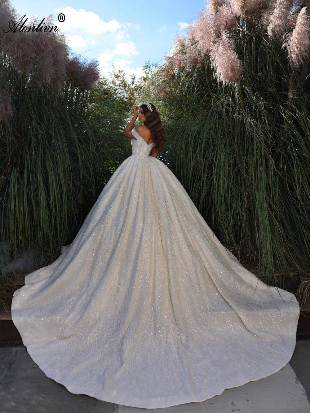 Luxus Perlenstickerei Spitze aus Schulterhülsen Ballkleid Hochzeitskleid Zarte Perlen Pailletten Spitzenbrautkleider mit Kapelle Zug verkleidet