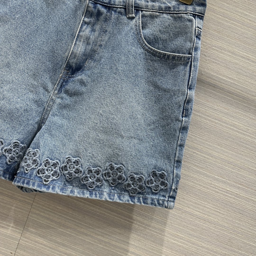 Designer Jeans 2024 Ny vår sommarmode panelerade raka märke samma stil byxor lyxiga kvinnors shorts 0418-25