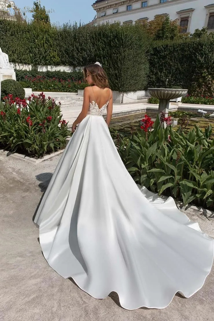 Modern Satin A Line Wedding Dresses For Brides With Pockets Sheer Crew Neck Lace Appliqued Plus Size Simple Bridal Gowns Sweep Train Backless Robes de Mariee CL1669