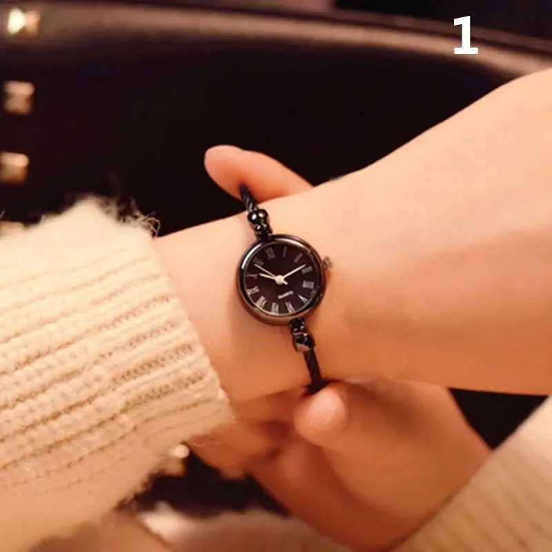 Montre-bracelets Vintage Quartz Watch Alloy Stracles Band Bracelet analogique Montre des femmes Gift Fashion Corloge exquise D240417