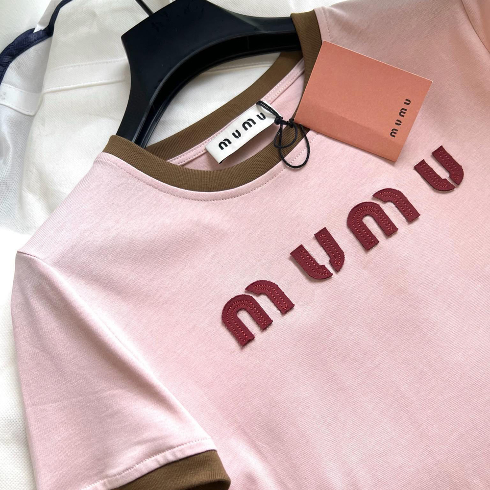 2024 Solid Mui Letter Summer T-Shirt für Frauen Kleidungsbrief Druck O-Neck Kurzarm T-Shirt Femme Loose Casual Crop Top