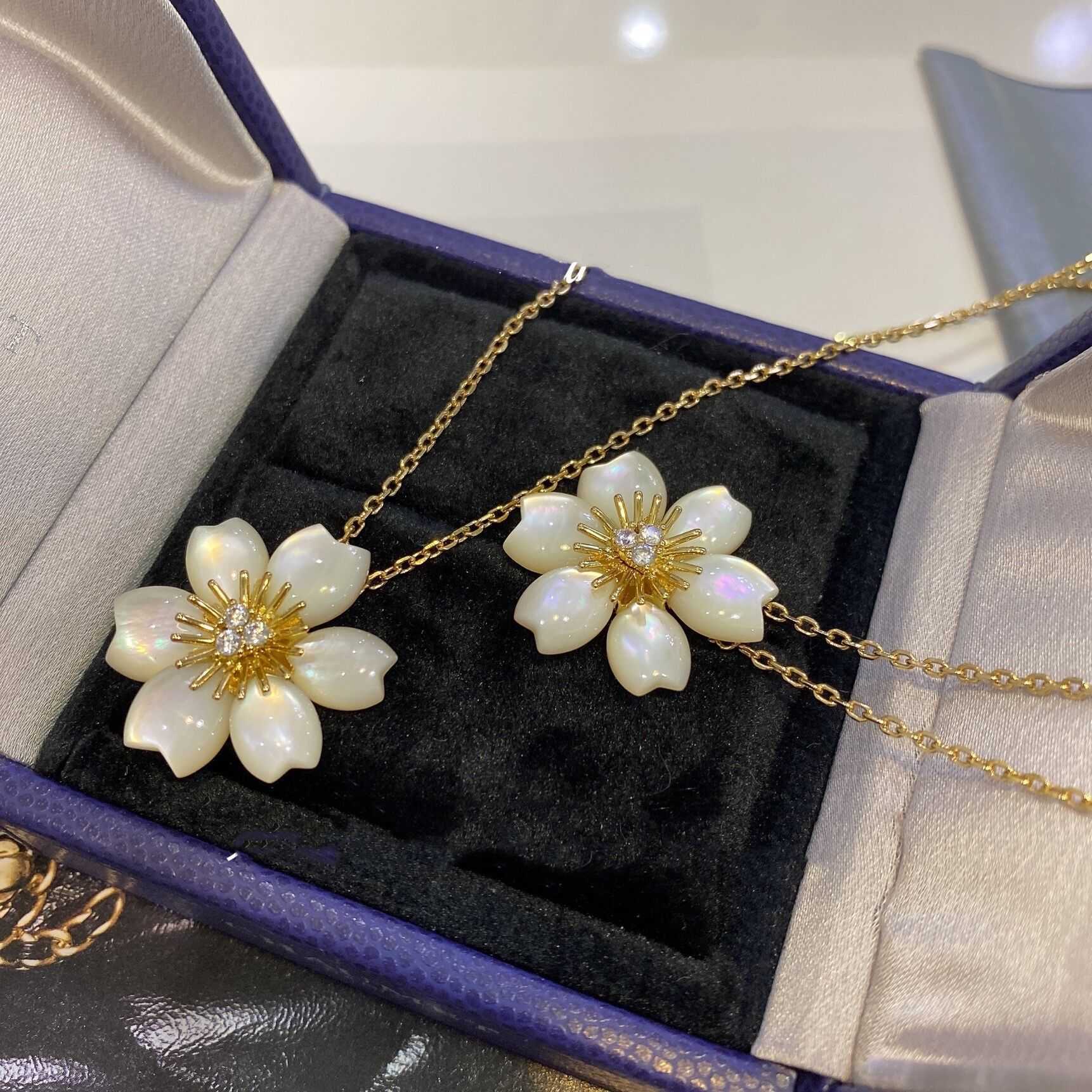 Designer Brand Van Flower Necklace 925 Sterling Silver Plated 18K Gold White Fritillaria sunflower six petal pendant female clavicle chain