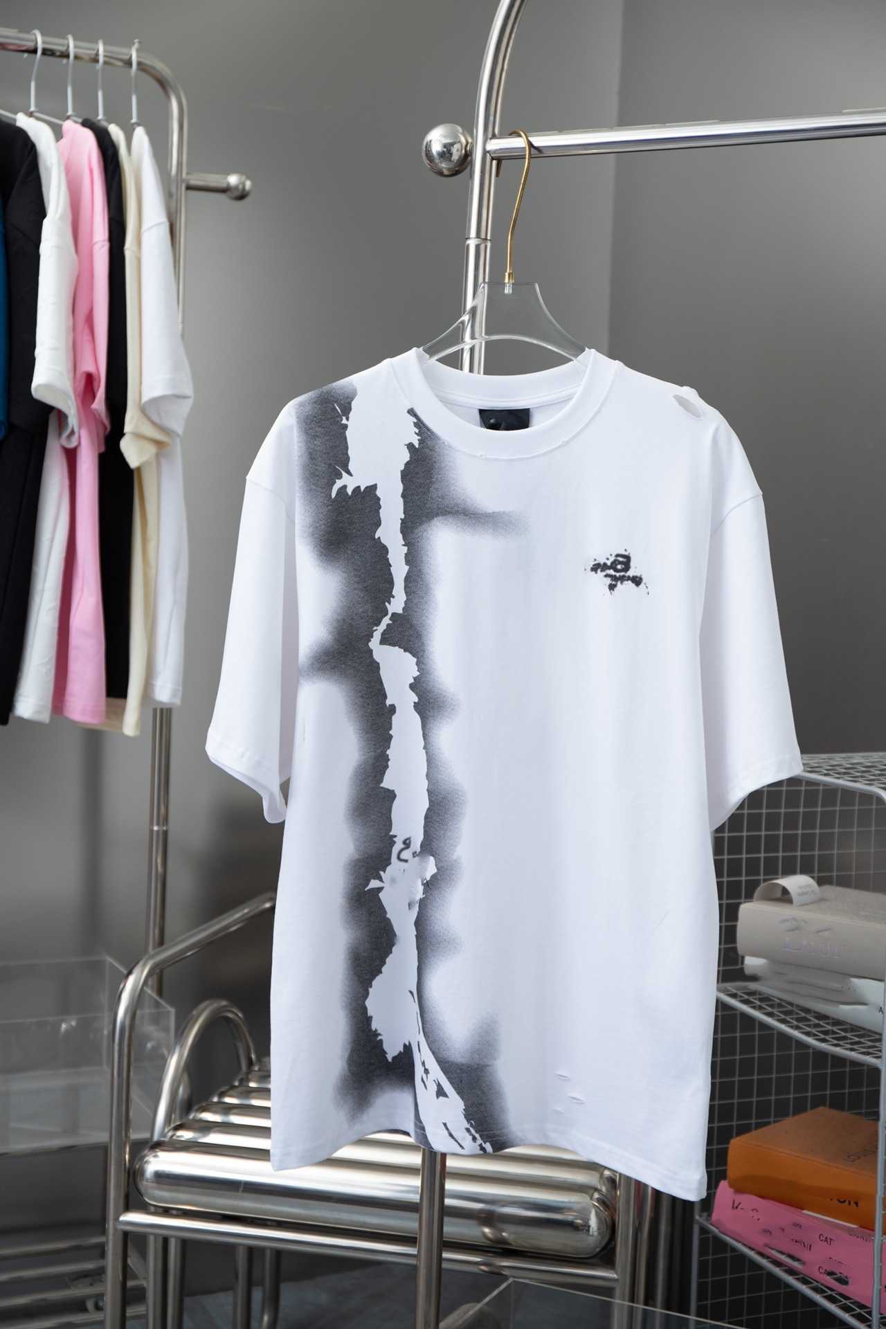 Vêtements de designer de haute qualité Paris Modèle correct Texte T-shirt à manches courtes fragmentées avec texture mate Soft Touch Couple Style