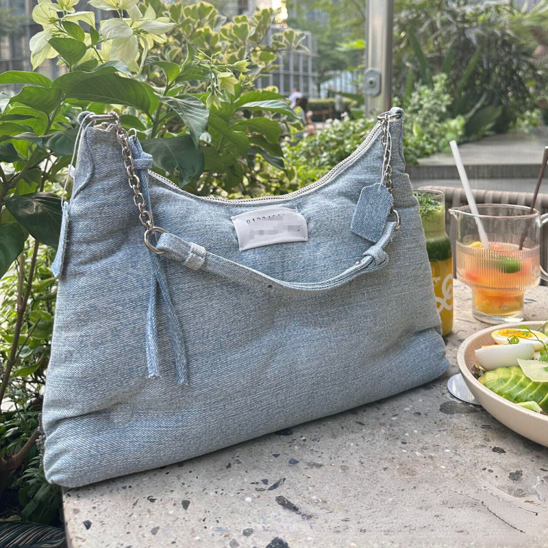 Designer Bags 2023 Lady Nieuwe Koreaanse versie All-Match Nummers Denim Crossbody Bag Senior met katoen gevoelde Down Bag