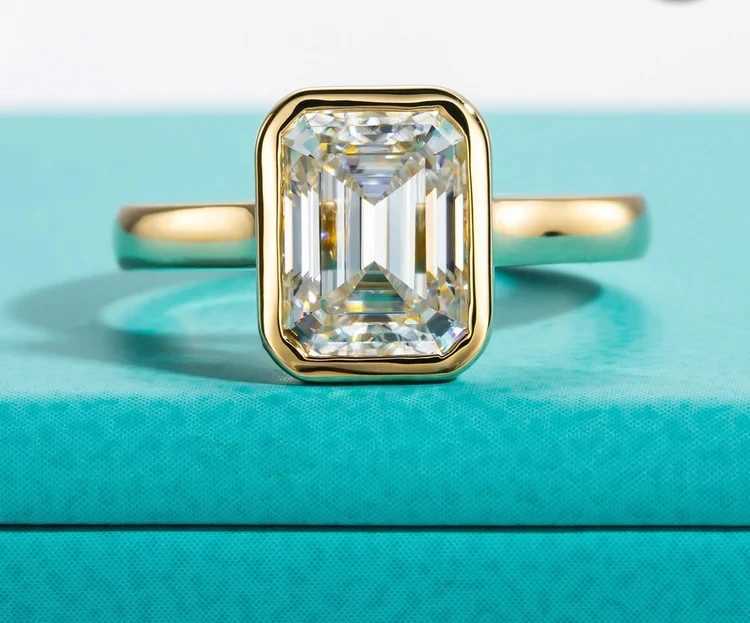 Solitaire Ring Borosa 100% 925 STERLING Silver 1-3Ct Emerald Cut simulé Moisuite Moisanite Gemstone Rague de mariage Bonnet Bijoux Fine pour les femmes D240419