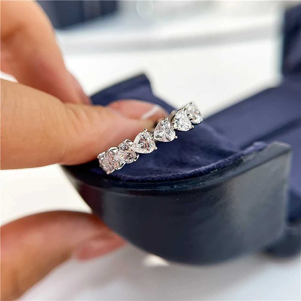 Pierścionki ślubne w kształcie serca Pełny moissanite Diamond Pierścień wieczności dla kobiet 925 srebrna srebrna ślubna oprawa obiecująca pierścionki zaręczynowe z GRA 240419