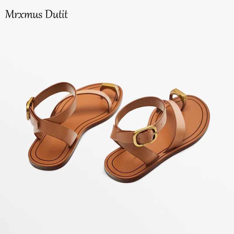 Sandaler MRXMUS DUTIT2023 Summer Fashion New Women äkta läder Flat Clip Toes Sandaler mångsidiga enkla avslappnade strandskor Kvinna Chic 240419