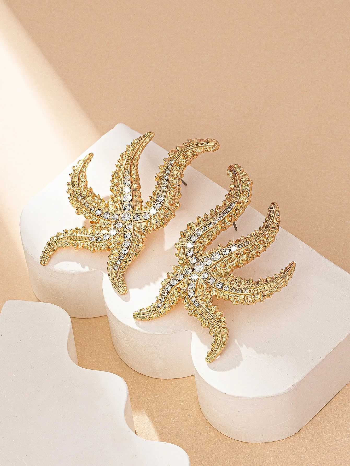 أزياء جديدة أخرى مبالغ فيها مغلفة بالذهب مقعدة من الزركون أقراط للنساء للنساء إكسسوارات الأذن الكريستالية المجوهرات 240419