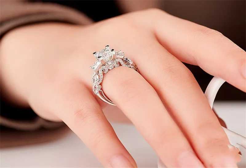 Pierścień Solitaire Vintage Princess Cut Lab Diamond Ring 925 Srebrny Srebrny zaręczyny Pierścienie dla kobiet Bridal Fine Party Jewelry D240419