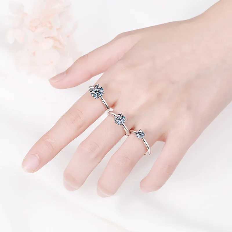 Solitaire Ring Butterflykiss Real 925 Ring Moisanite Silver Silver 2CT pour les femmes Round Brilliant Diamond Solitaire Anneaux de fiançailles de mariage D240419