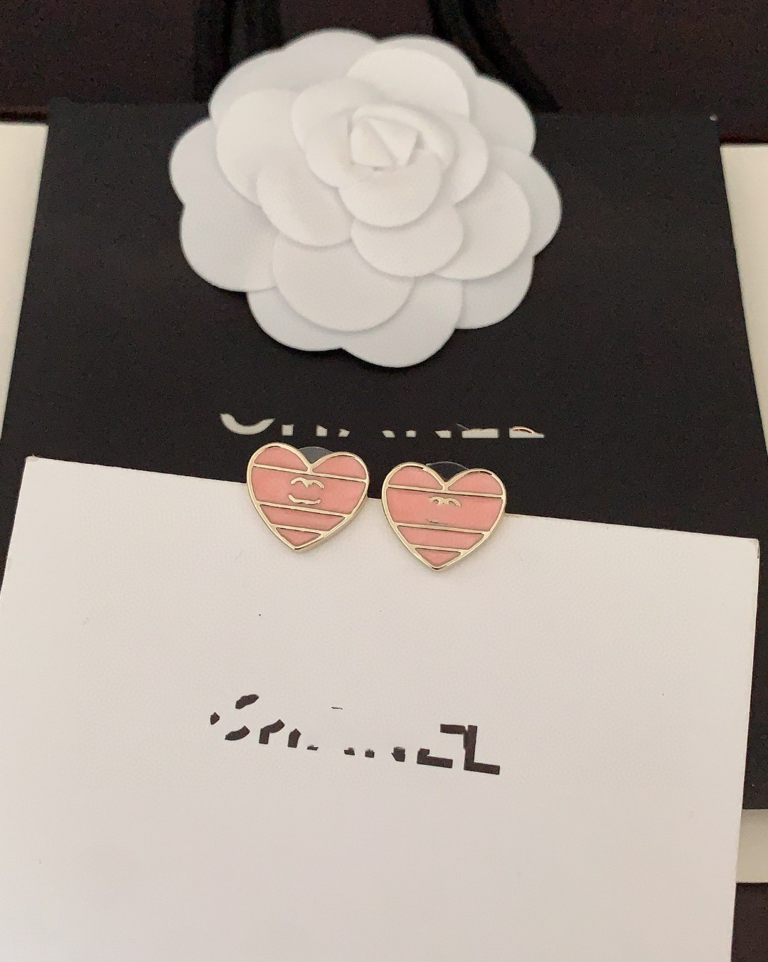 Lyxiga härliga örhängen smyckesdesigner stud januari 2024 Ny produkt hjärtaformade hängande örhängen rosa