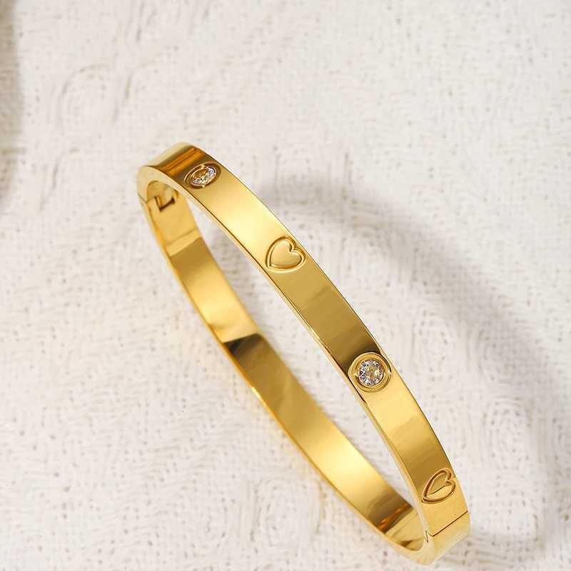 Bangle Carlidana Nouvelle mode Luxury Crystal Bangle Bracelets For Women Gift No Tarnish Golden Inoxydless Steel Bracelet Bijoux Originall240417