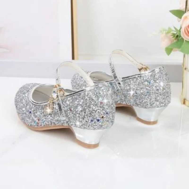 Sandales Childrens Girls High Heed Princess Style mignon Chaussures de fleurs simples Sequin Full Dance Chaussures 240419