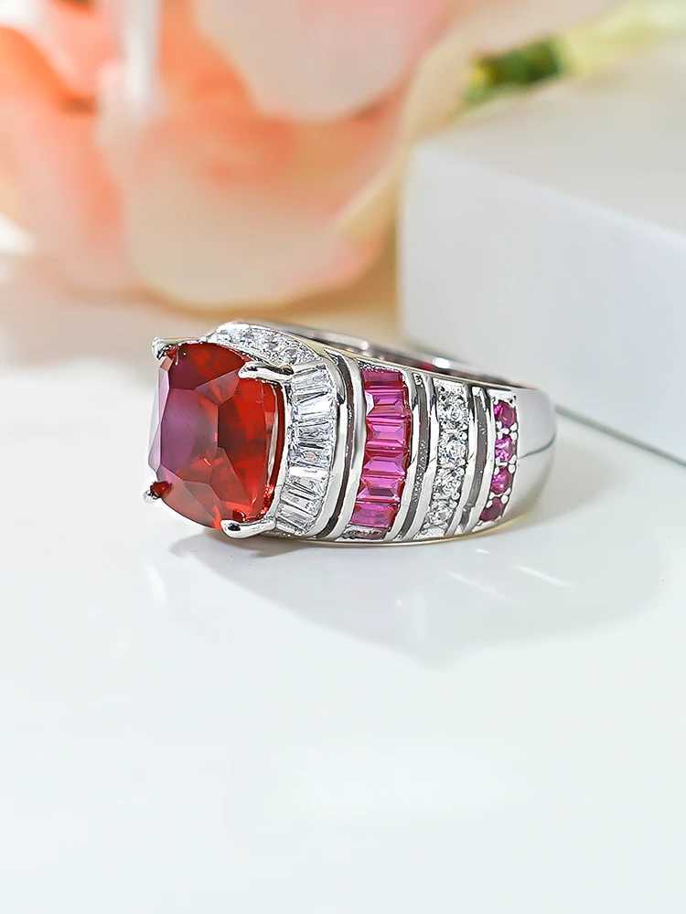 Wedding Rings Luxury 925 Silver Artificial Treasure Ring Set met hoge koolstof diamant temperament niche ontwerp veelzijdig 240419