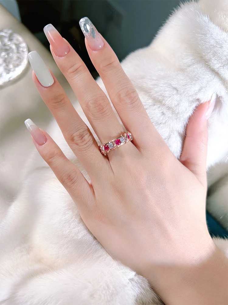 Wedding Rings Exquisite 925 Silver Diamond Artificial Red Treasure Ring Set met hoge koolstofdiamanten veelzijdig temperament 240419