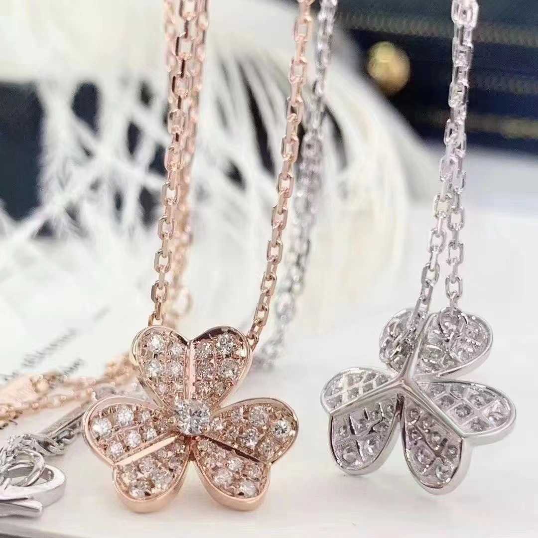 Brand de créateur Glod High Edition Van Lucky Clover Collier Womens Tépoustaged 18K Rose Gol Full Diamond Petal Flower Pendentif With Logo KD0L