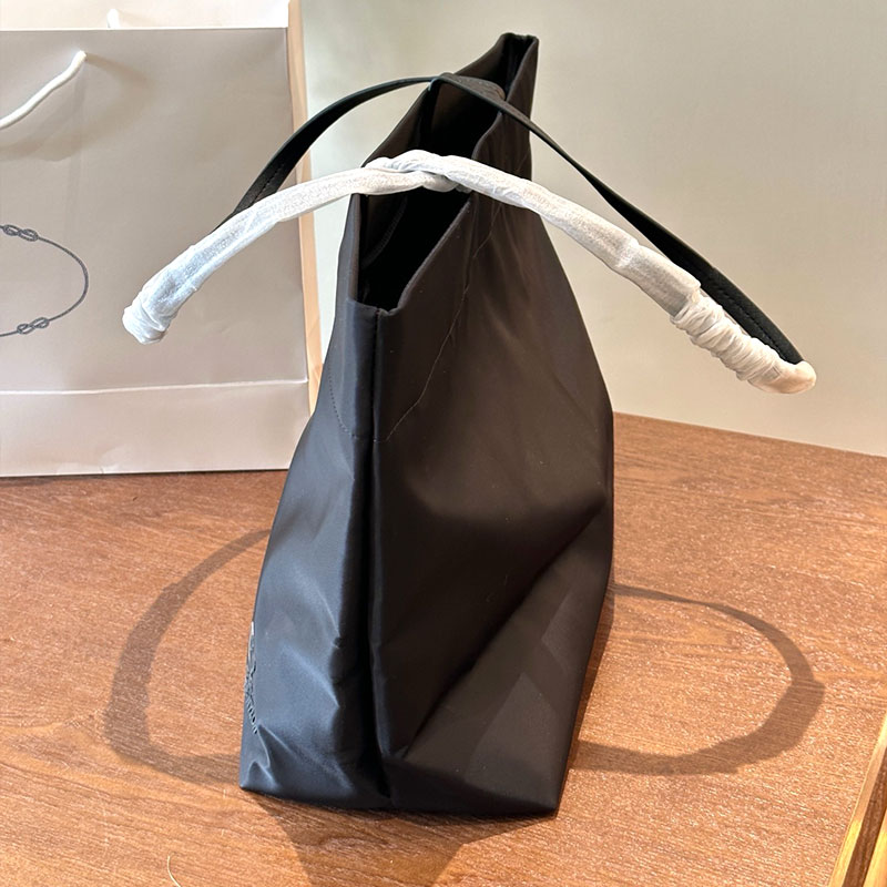 Fashion Designer bag Innovative nylon fabric design simple fashion beautiful space capacity large practical size40X34X16cm shopping bag Tote bag