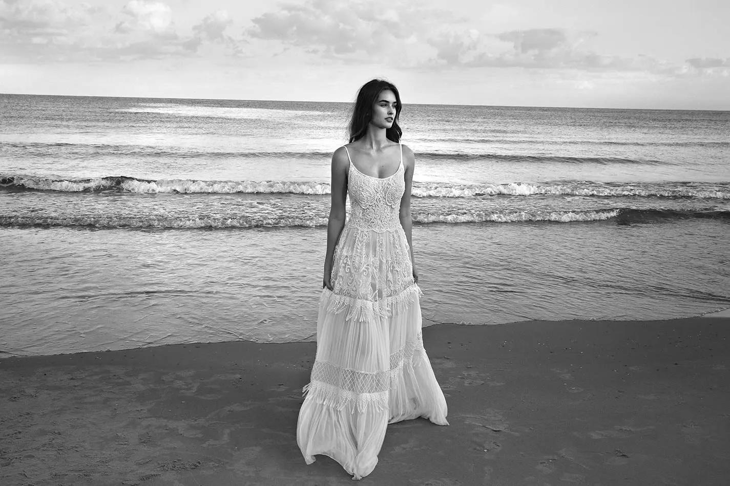 Lihi Hod Beach Wedding Dresses Spaghetti Sleeveless Backless Appliqued Lace Wedding Dress Floor Length A-Line Wedding GownS