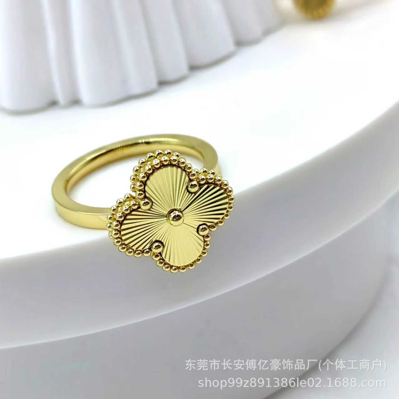 Designer sênior original V Golden Vancefe Clover Ring Hot Selling Fashion Fashion Index Light Light Luxury e Sique Desenho Sense