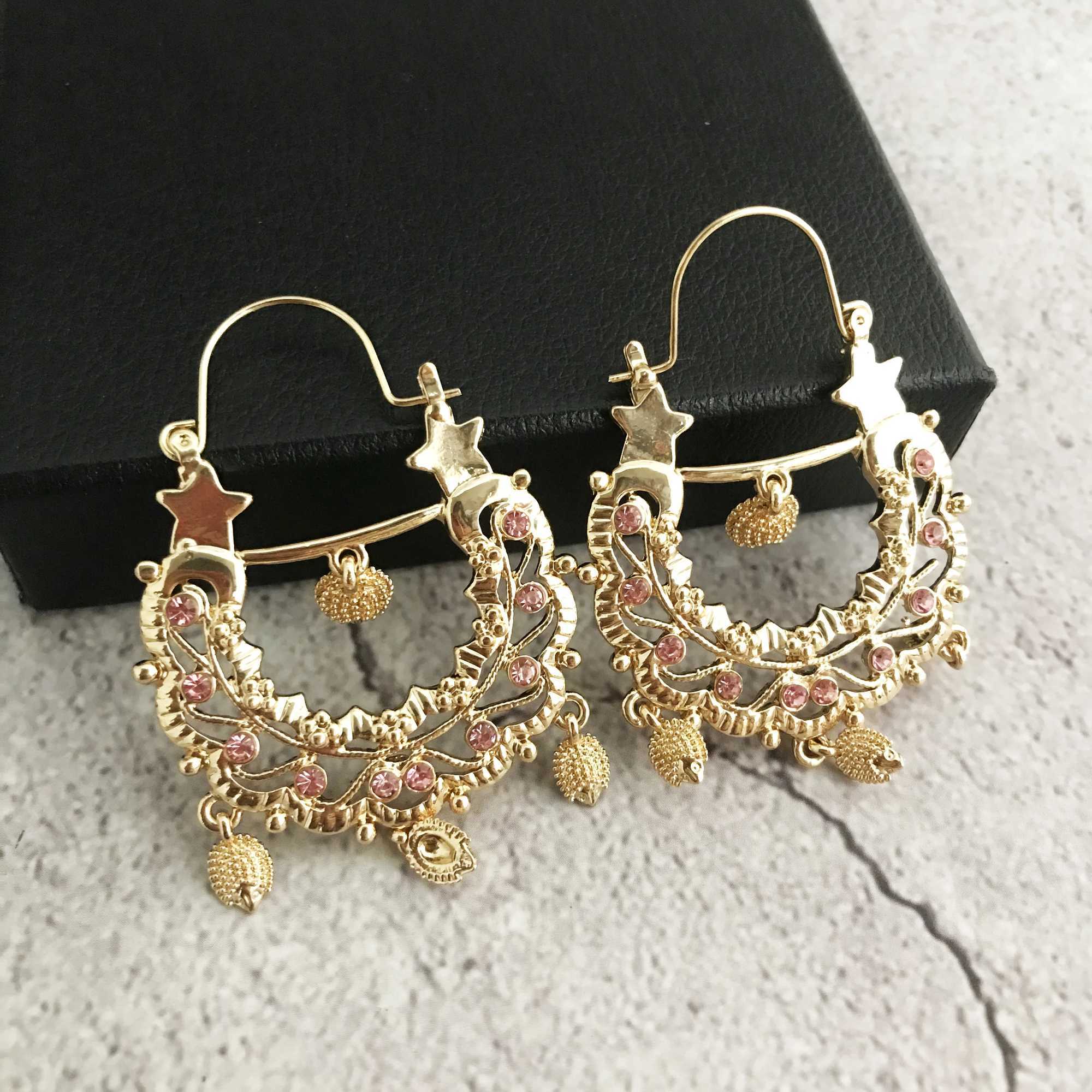 Andra vintage Metal Hedgehog Style Earrings Womens Ear Ornament Bride Rhinestone Earrings Hook Design 240419