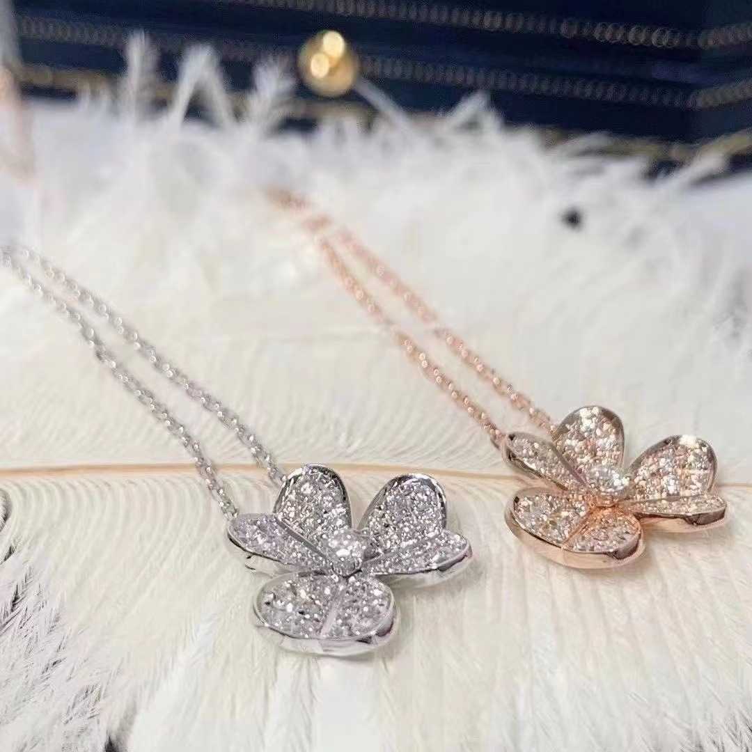 Brand de créateur Glod High Edition Van Lucky Clover Collier Womens Tépoustaged 18K Rose Gol Full Diamond Petal Flower Pendentif With Logo KD0L