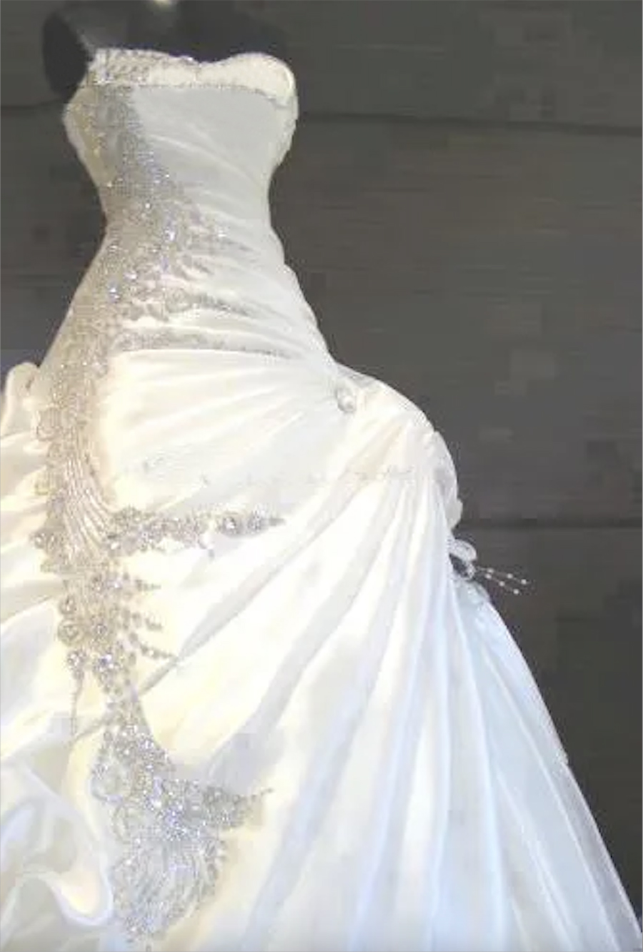 Real Images 2024 A-line Wedding Dresses Ruffles Skirt Sweetheart Strapless Bridal Gowns Stunning Bridal Dresses