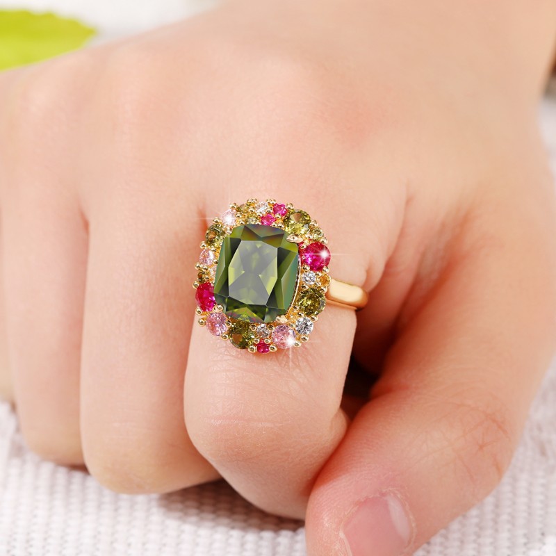 2024 CHOUCONG Märke bröllopsringar lyxiga vintage smycken 925 Sterling Silver Gold Fill Cushion Shape Emerald Zircon Party Women Elegant Engagement Band Ring Gift Gift