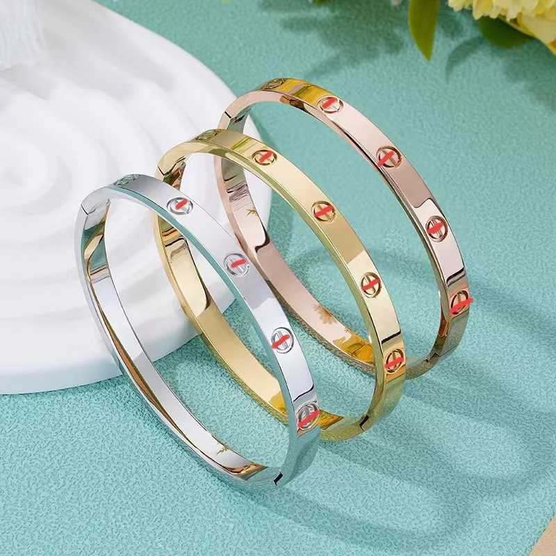 Varumärkesdesigner Ocarter Armband Internet Celebrity Par Ten Diamond Nail Buckle rostfritt stål 18K armband Tillbehör med logotyp