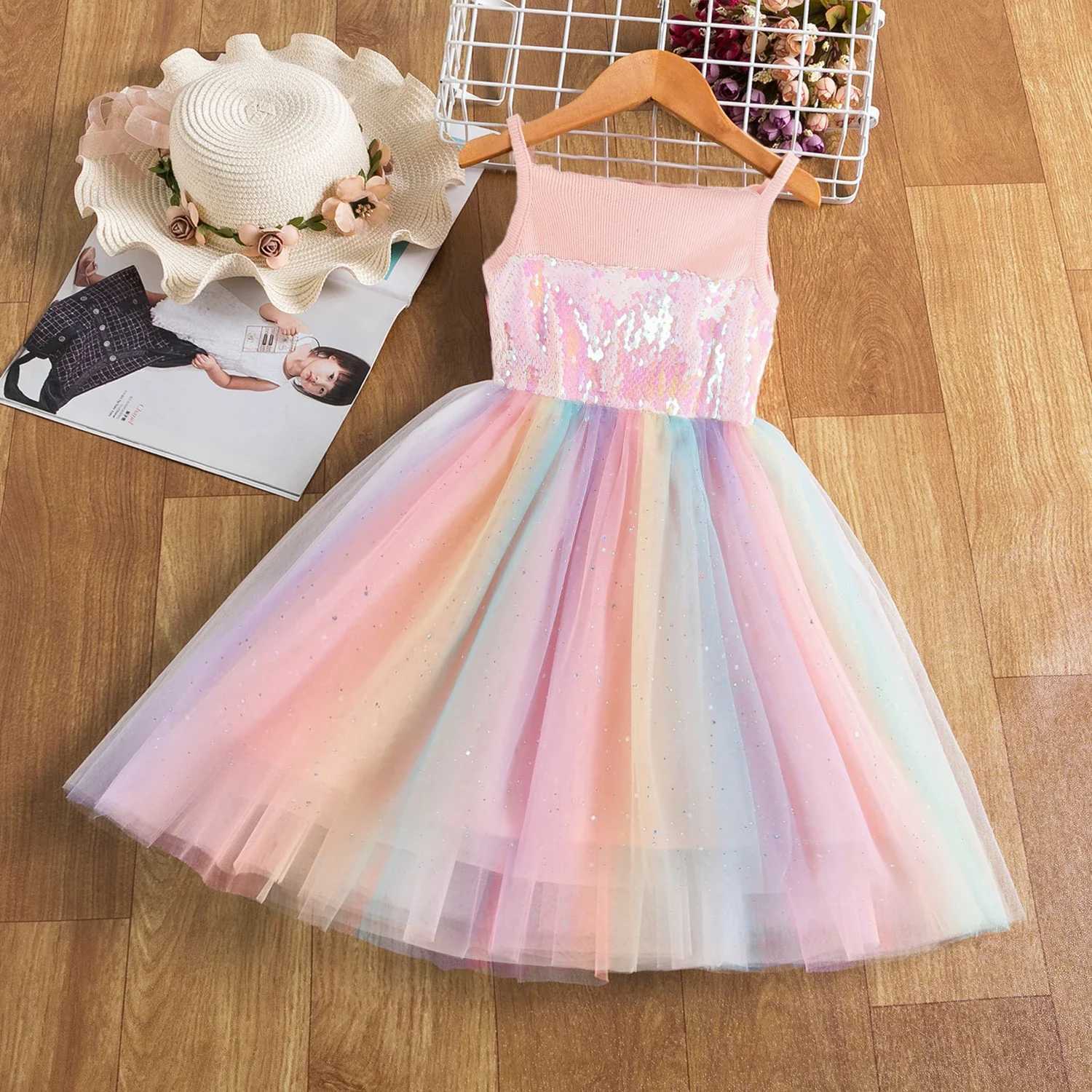 Flickans klänningar Little Girls Summer Dress for Kids Rainbow Mesh Unicorn Dress Sling Tutu Princess Födelsedag Barn Klädflicka Casual Dress D240423