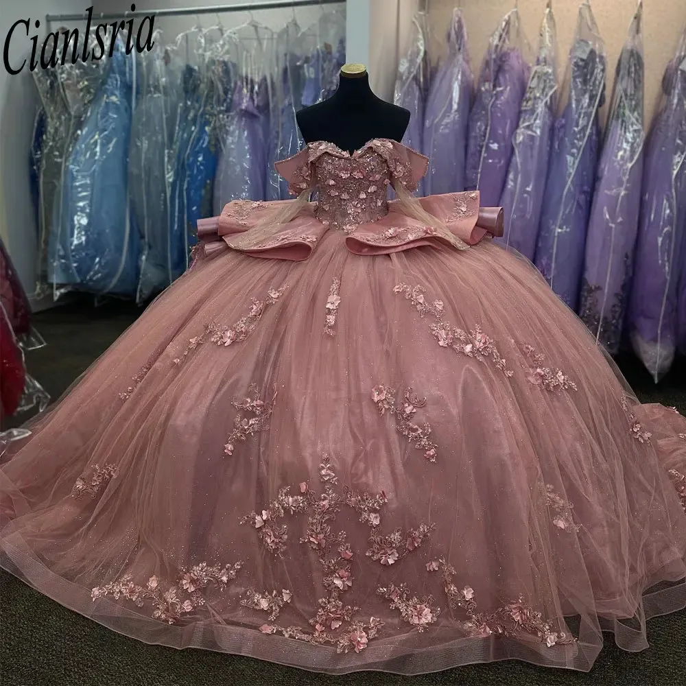 Roze kristal kralen 3D -bloemen baljurk Quinceanera jurken van de schouderapliques kanten corset vestidos de 15 anos