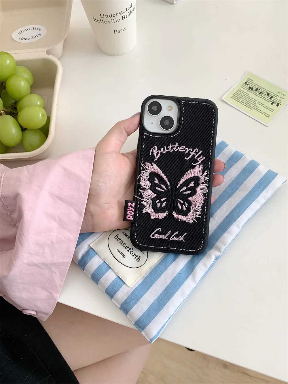 Mobiltelefonfodral Stylish Embroidery Butterfly Denim Fabric Telefonfodral för iPhone 15 14 13 12 11 Pro Max Silicone Protector Cover för iPhone 15Pro J240418