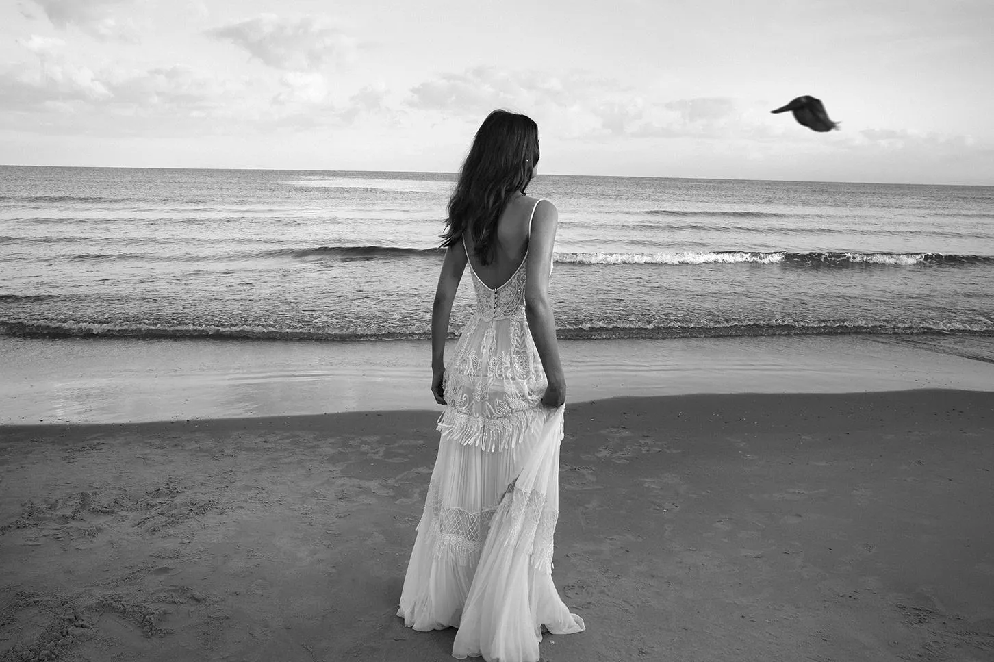 Lihi Hod Beach Wedding Dresses Spaghetti Sleeveless Backless Appliqued Lace Wedding Dress Floor Length A-Line Wedding GownS