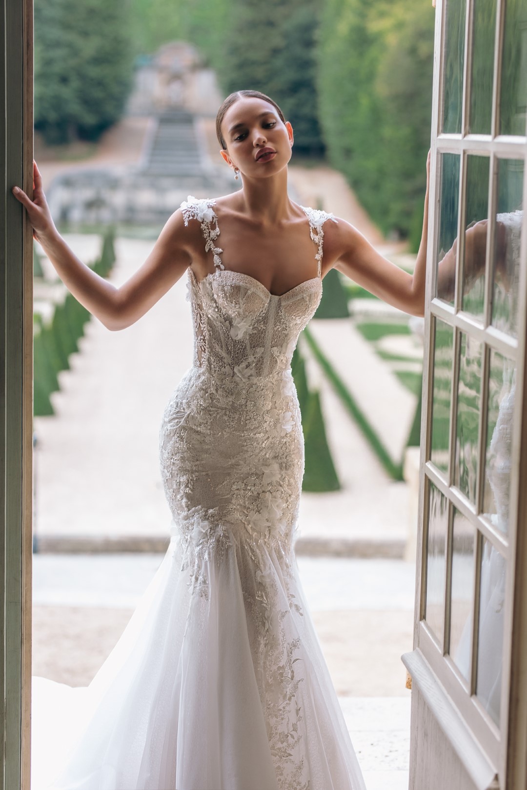 2024 Chic haftowa koronkowa ukochana sukienka ślubna syrenka z spaghetti paski bez rękawów koraliki 3D kwiaty trąbka sodowe suknie ślubne z iluzją