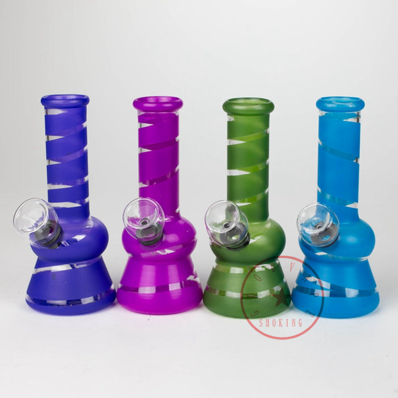 Stripe Diamond Base Mini Colorful Glass Bong Hookah Shisha Rökning Vattenrör Bubbler Pipes Filtrera ört Tobaksoljerigor Bowl Stand Design Cigaretthållare DHL