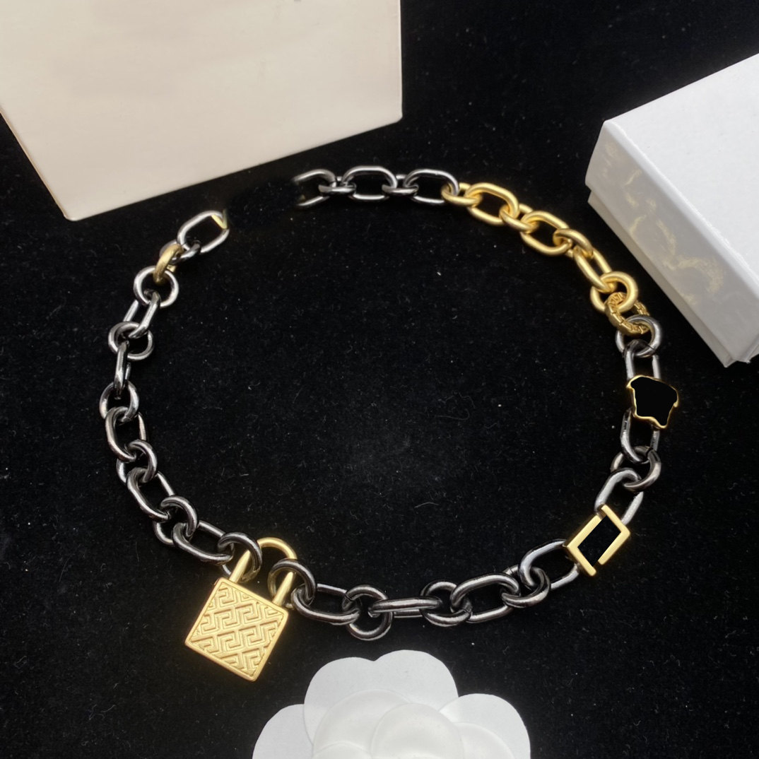 Luxury Gold Lock Cuban Chain Halsband Rostfritt stål Letter Metal Länkar Armband Interlocking Locks Halsband för kvinnor Män smyckesuppsättningar med presentförpackning